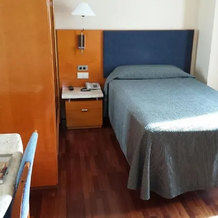 מלון Villacarlos 3*