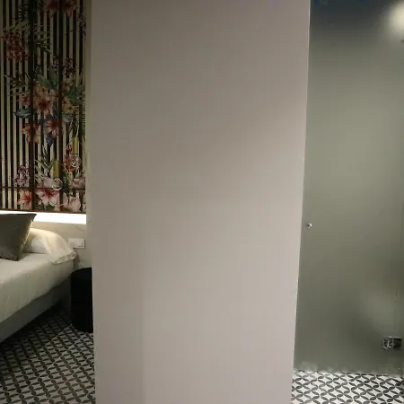 & Co. Quart Boutique 3*