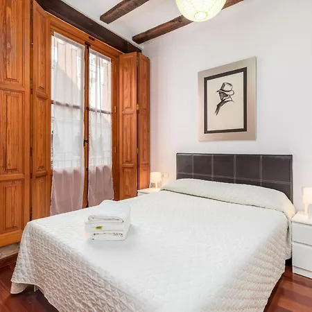 Travel Habitat Plaza De La Virgen