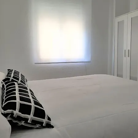 Cozy 3 Bedroom 1 Bathroom By Joaquin Sorolla Station 瓦伦西亚