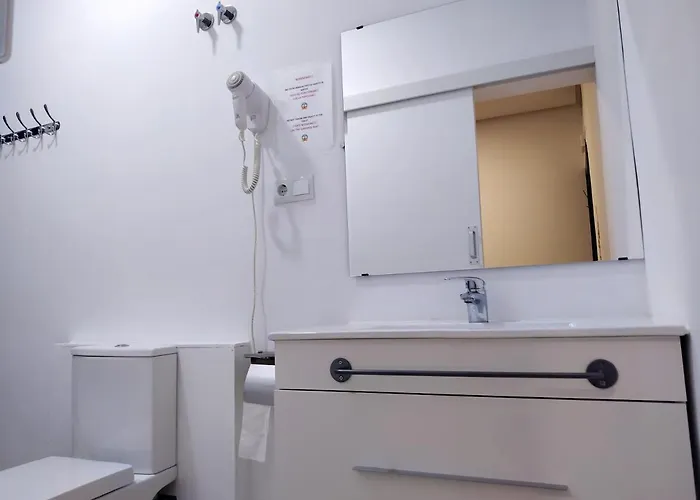 Flats Friends Plaza De La Reina