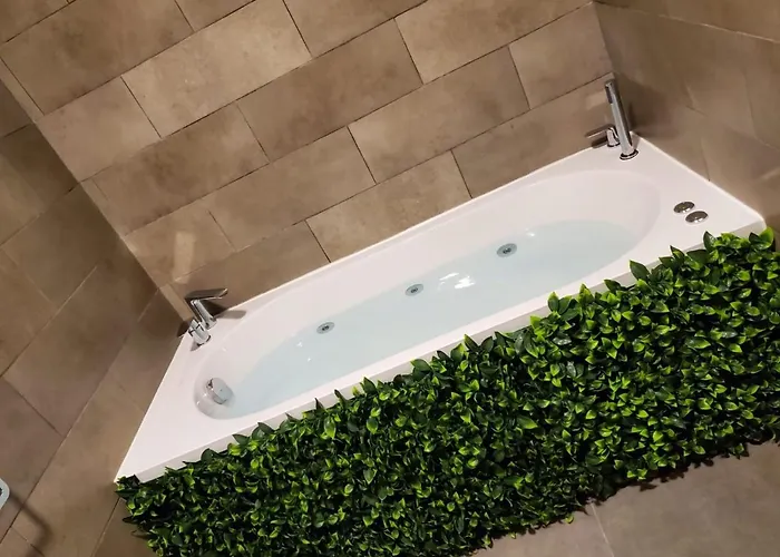 Small And Cozy - G *