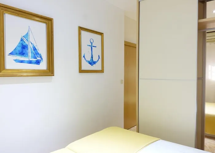 Rooms-shared Flat * فالنسيا