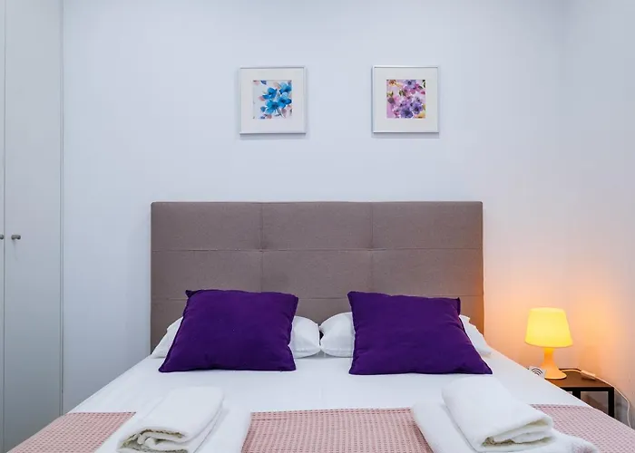 Spacious Clean & Colorful Quiet Zone شقة