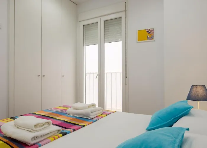 Spacious & Clean In Quiet Area * فالنسيا