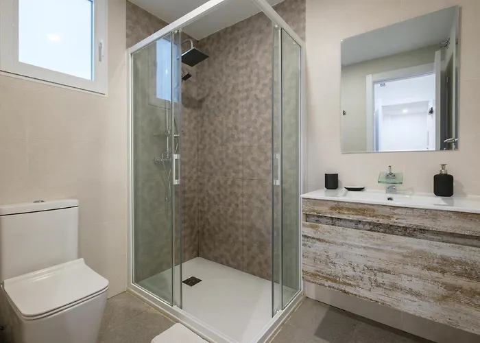 Spacious Clean & Colorful Quiet Zone