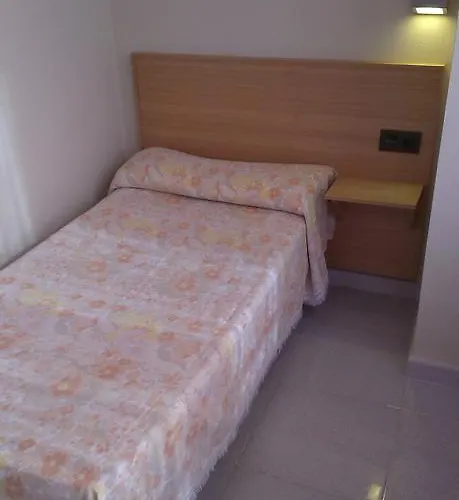 Bisbal Only Adults No Ac 게스트하우스