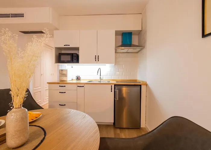 Florit Flats - The Apolo Appartamento