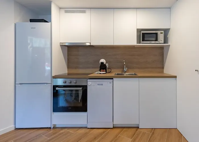 Travel Habitat Alameda Suites. *