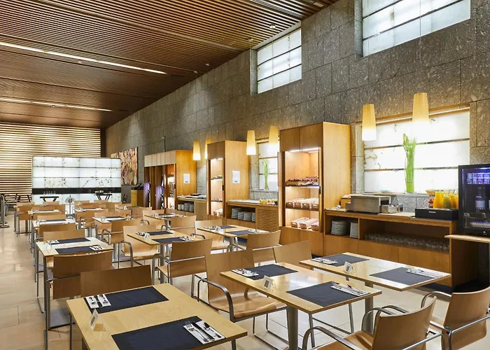 Hotel Silken Puerta 4*