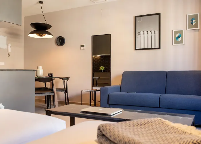 Ramirez Flats 4* Valence