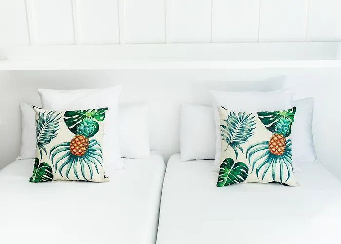 Ramirez Flats 4* Valence