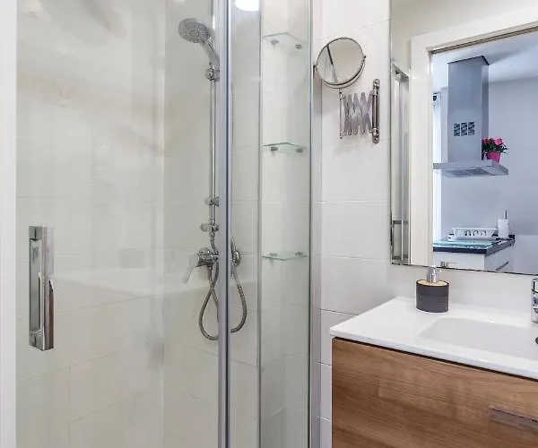 Conde De Melito Apartament