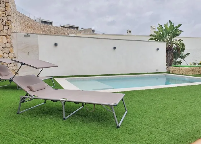 Con Piscina Privada *