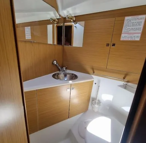 Velero Monia Hotel en barco *