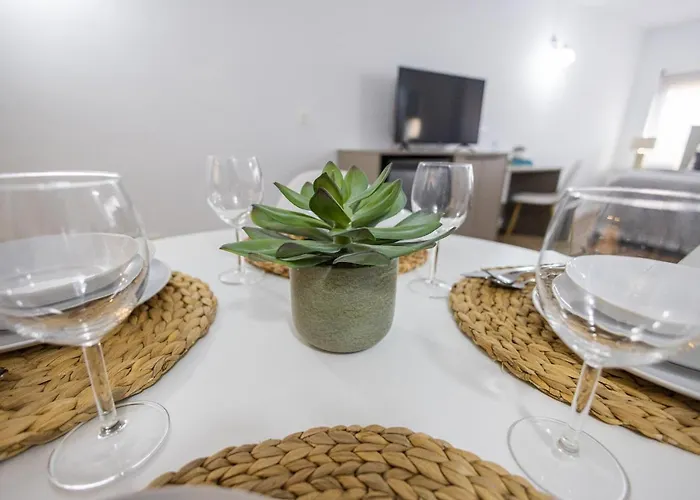 Florit Flats - The Apolo