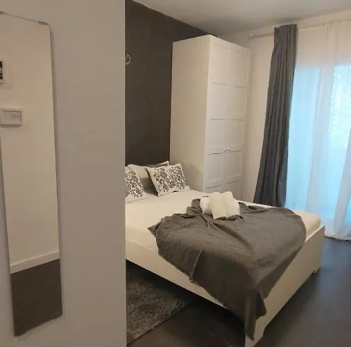 Πανσιόν Small And Cozy - G10