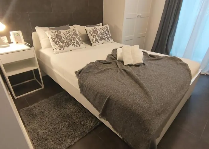 Πανσιόν Small And Cozy - G10 3*