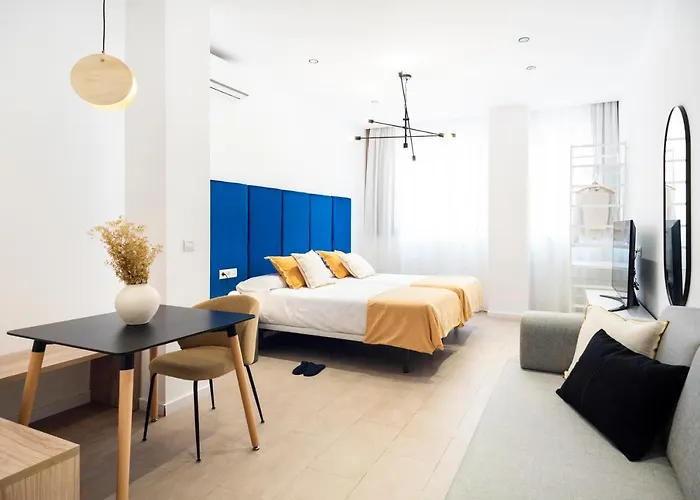 Blanq Marina Aparthotel