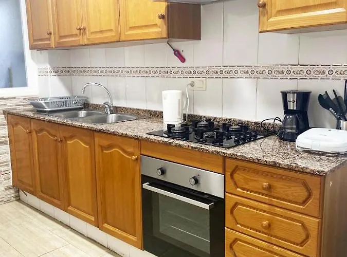 Peres I Valero En Piso Compartido