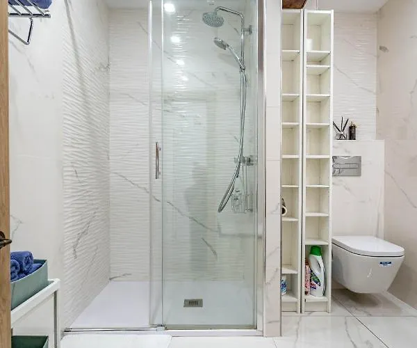 Central Luxury Flat With Free Parking Lejlighed