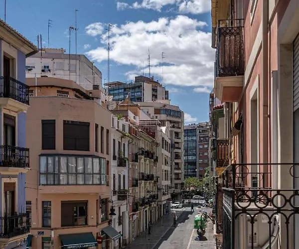 Central Luxury Flat With Free Parking *