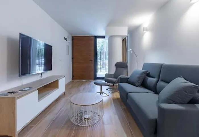 Duplex 6 Pax 2 Bth, Excelent Area Luxor Apartment