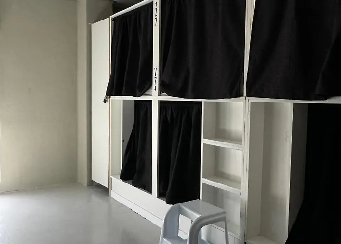 Отель Nap V Валенсия