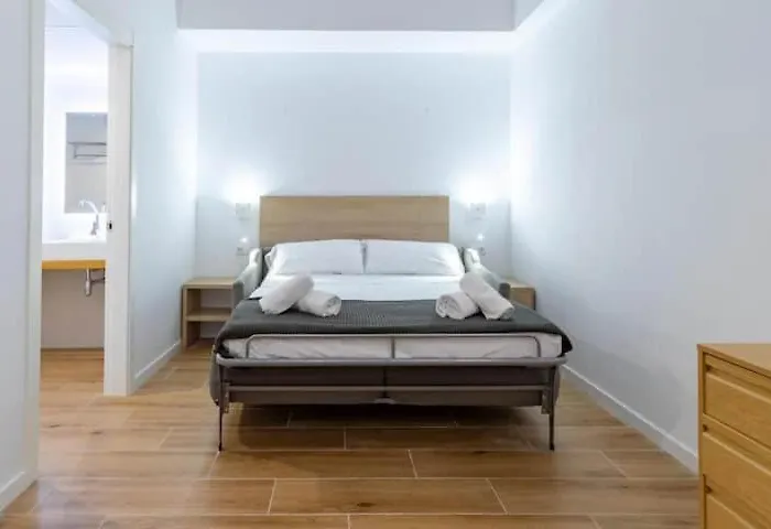 Duplex 6 Pax 2 Bth, Excelent Area Luxor Apartment *