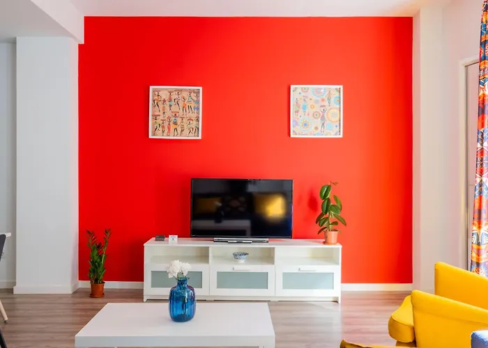 Spacious Clean & Colorful Quiet Zone