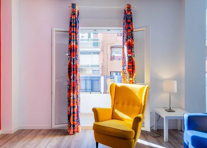 Spacious Clean & Colorful Quiet Zone شقة فالنسيا