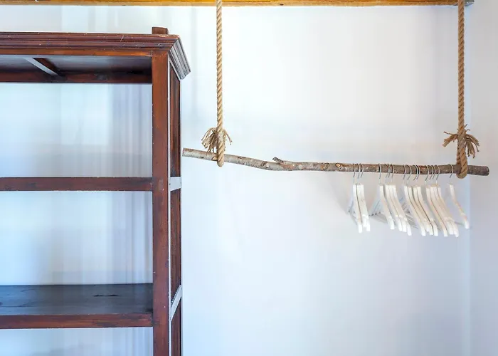 Mediterranean Gem Getaway 아파트 *