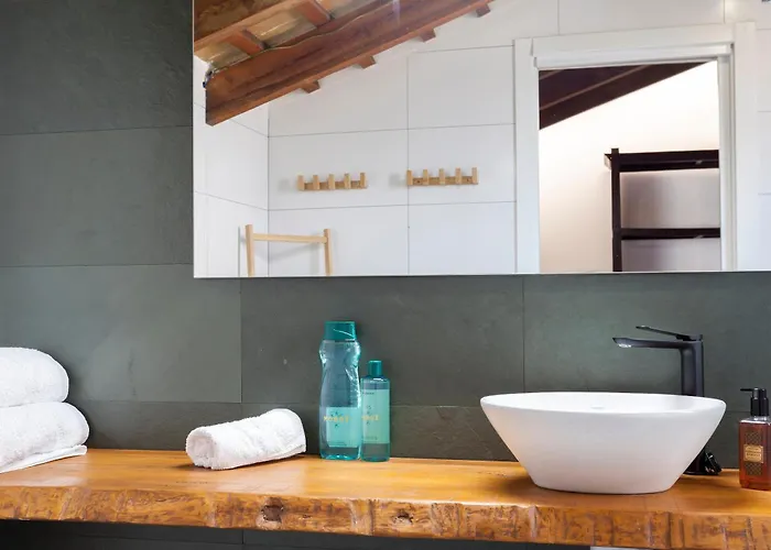 דירה Mediterranean Gem Getaway *