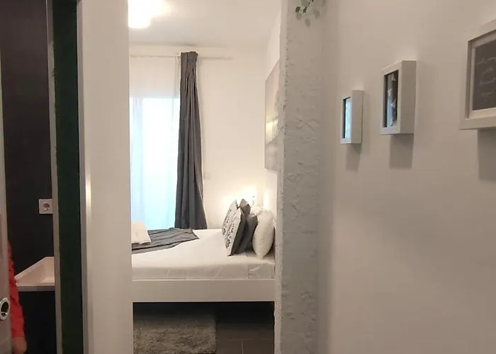 Small And Cozy - G10