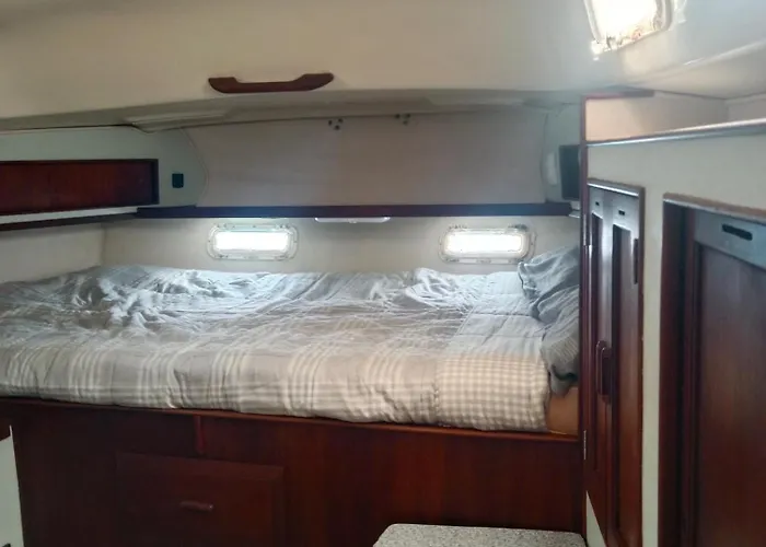 Botel Velero Whimsy Valencia