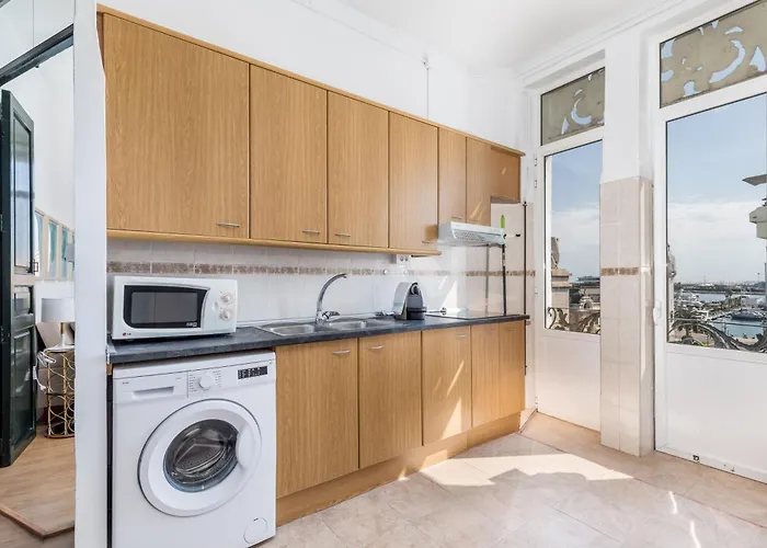 Travel Habitat Port Valencia. *