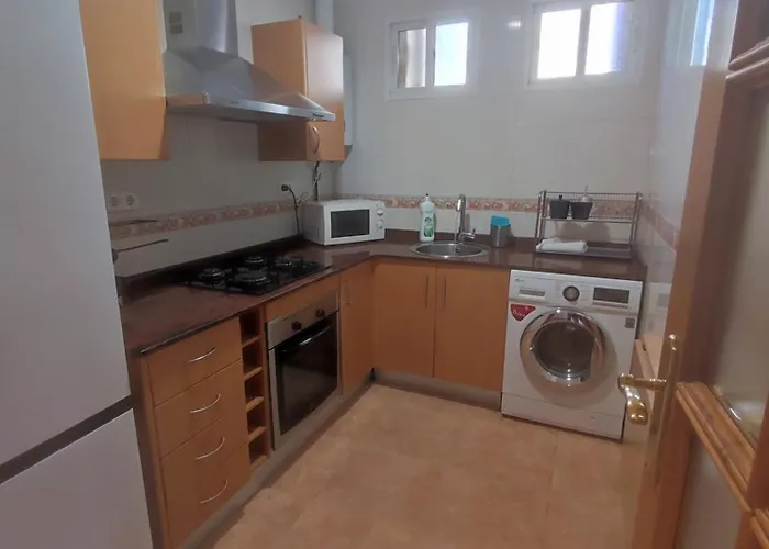 Planta Baja, Bien Comunicada, Cerca De La Playa Appartement