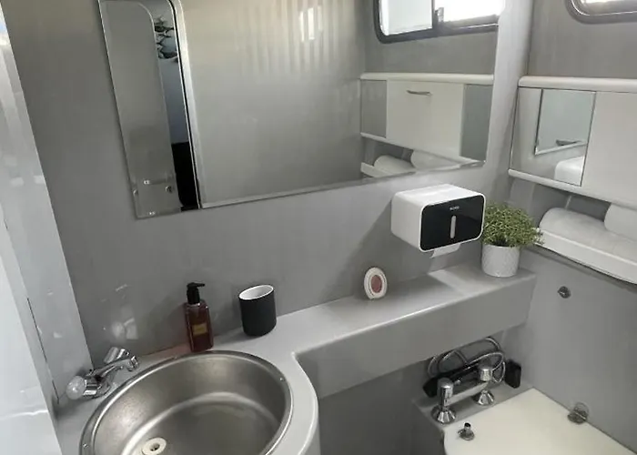 Barco Playa ספינת מלון *