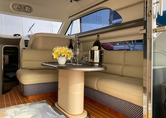 The Yacht Experience Bateau-hôtel