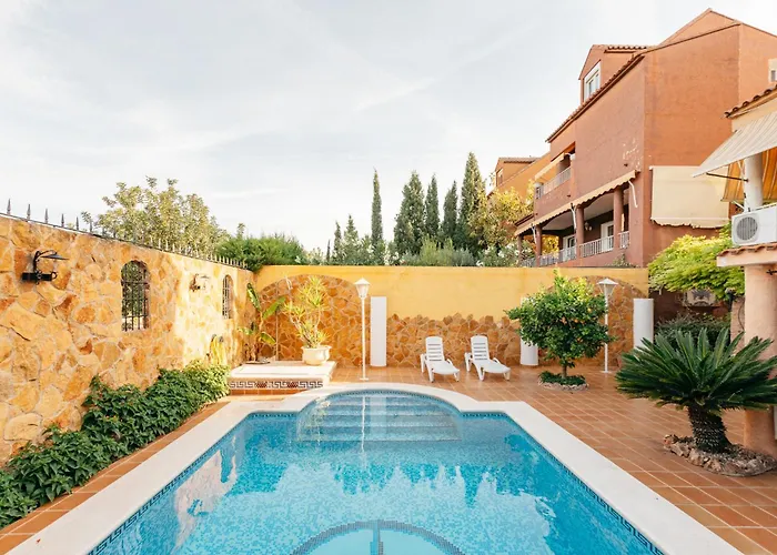 Chalet, Rodeada De Naturaleza Piscina A Doce Klm De Y 7 Del Aeropuerto