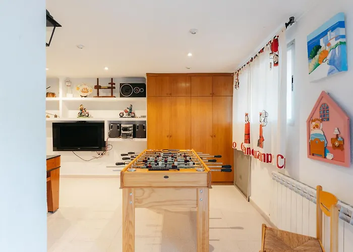 Chalet, Rodeada De Naturaleza Piscina A Doce Klm De Y 7 Del Aeropuerto Hébergement de vacances *