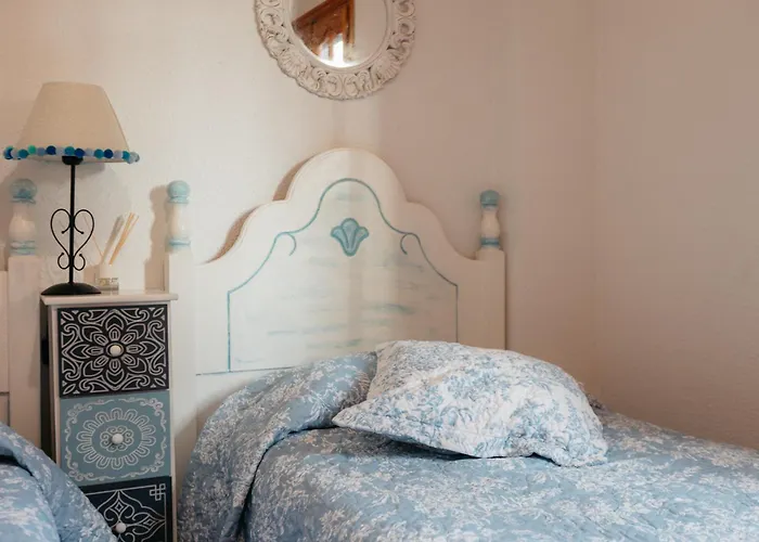 Hébergement de vacances Chalet, Rodeada De Naturaleza Piscina A Doce Klm De Y 7 Del Aeropuerto