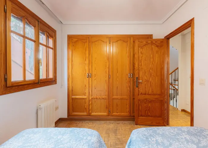 Chalet, Rodeada De Naturaleza Piscina A Doce Klm De Y 7 Del Aeropuerto Hébergement de vacances Valence