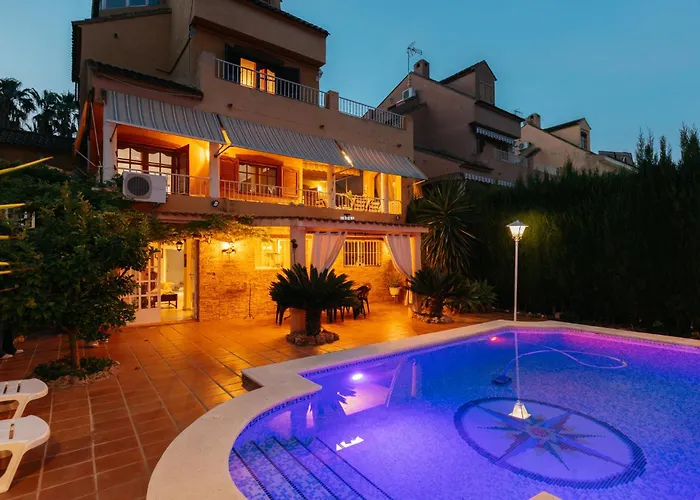 Hébergement de vacances Chalet, Rodeada De Naturaleza Piscina A Doce Klm De Y 7 Del Aeropuerto Valence