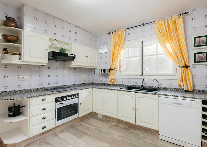 Chalet, Rodeada De Naturaleza Piscina A Doce Klm De Y 7 Del Aeropuerto Hébergement de vacances Valence