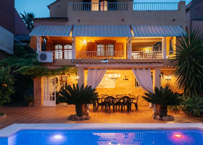 Hébergement de vacances Chalet, Rodeada De Naturaleza Piscina A Doce Klm De Y 7 Del Aeropuerto