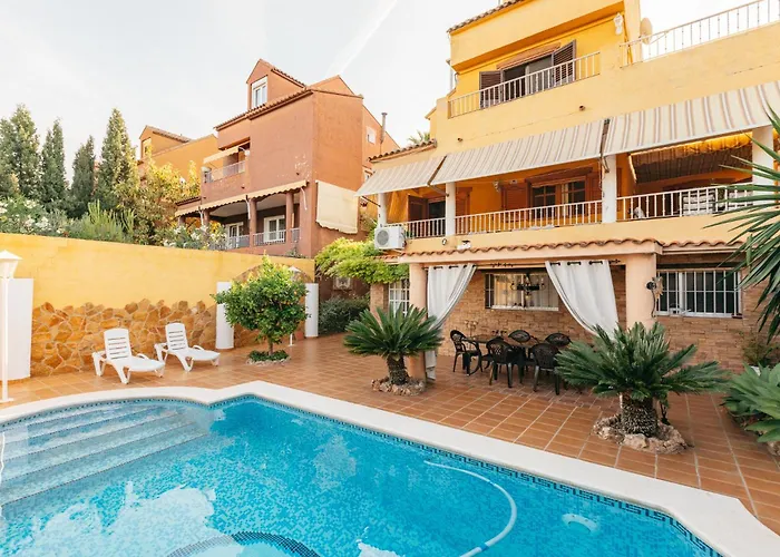 Chalet, Rodeada De Naturaleza Piscina A Doce Klm De Y 7 Del Aeropuerto Hébergement de vacances Valence
