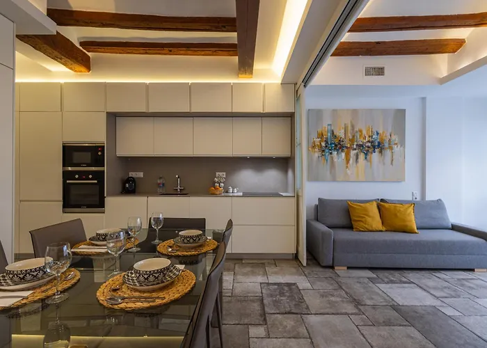 Florit Flats - Center Modern 1br 2bth Terrace Wi-fi Ac