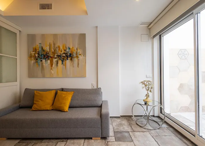 Florit Flats - Center Modern 1br 2bth Terrace Wi-fi Ac