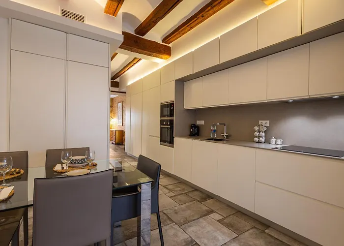 Florit Flats - Center Modern 1br 2bth Terrace Wi-fi Ac